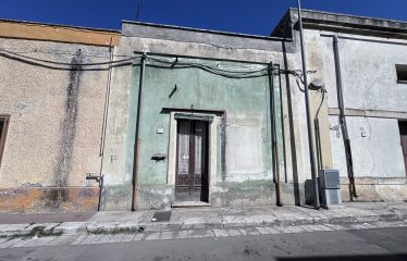 ABITAZIONE DA RISTRUTTURARE &ndash; Squinzano (Le), Via M. Galliano
