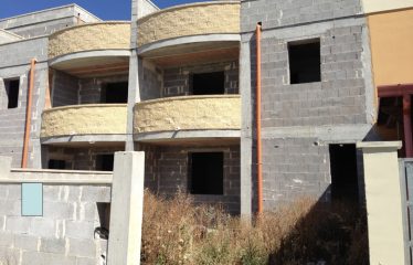 VILLETTA A SCHIERA ALLO STATO GREZZO – Squinzano (Le), Via Goldoni
