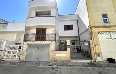 ABITAZIONE INDIPENDENTE CON GARAGE – Trepuzzi (Le), via Ugo Foscolo