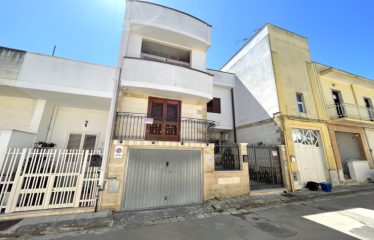 ABITAZIONE INDIPENDENTE CON GARAGE – Trepuzzi (Le), via Ugo Foscolo