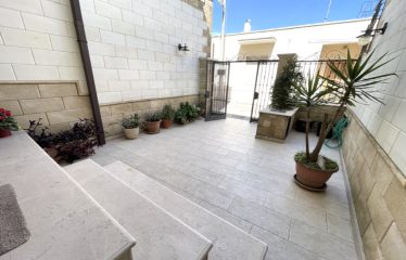 ABITAZIONE INDIPENDENTE CON GARAGE – Trepuzzi (Le), via Ugo Foscolo
