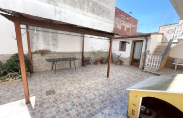 ABITAZIONE INDIPENDENTE CON GARAGE – Trepuzzi (Le), via Ugo Foscolo