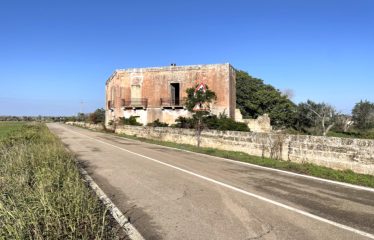 CASA COLONICA CON AMPIO TERRENO DI PROPRIETA’ – Squinzano (Le), Strada Provinciale 95
