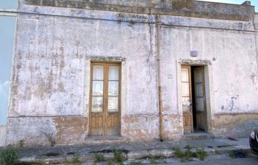 ABITAZIONE CON VOLTE A STELLA ED AMPIO GIARDINO – Squinzano (Le), Via Paticchio