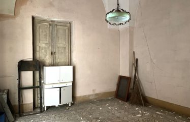 ABITAZIONE CON VOLTE A STELLA ED AMPIO GIARDINO – Squinzano (Le), Via Paticchio
