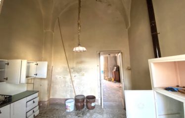 ABITAZIONE CON VOLTE A STELLA ED AMPIO GIARDINO – Squinzano (Le), Via Paticchio