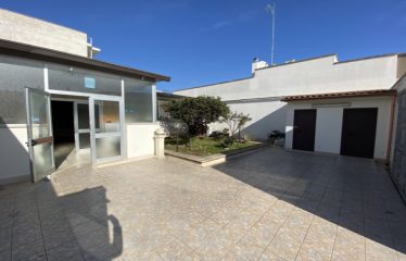 LOCALE COMMERCIALE – Squinzano (Le), Strada privata prospiciente via Montegrappa