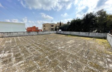 LOCALE COMMERCIALE CON AMPIO GARAGE/DEPOSITO E GIARDINO – Squinzano (Le), Via Madonna del Pozzo