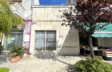 LOCALE COMMERCIALE / UFFICI – Squinzano (Le), Via V. Veneto