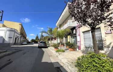 LOCALE COMMERCIALE / UFFICI – Squinzano (Le), Via V. Veneto