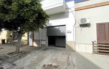 LOCLE COMMERCIALE – Campi Salentina (Le), Via Medaglie d’Oro