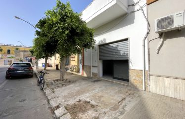 LOCLE COMMERCIALE – Campi Salentina (Le), Via Medaglie d’Oro