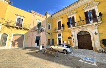 LOCALE AD USO UFFICIO &ndash; Squinzano (Le), P.zza Plebiscito