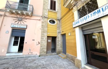 LOCALE AD USO UFFICIO &ndash; Squinzano (Le), P.zza Plebiscito