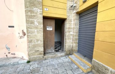 LOCALE AD USO UFFICIO &ndash; Squinzano (Le), P.zza Plebiscito