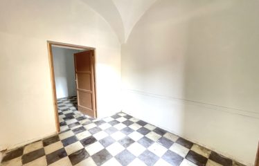 LOCALE AD USO UFFICIO &ndash; Squinzano (Le), P.zza Plebiscito