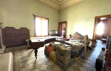 VILLA STORICA CON AMPIO GIARDINO ED AMPIA METRATURA – Squinzano (Le), Via Gianfilippe
