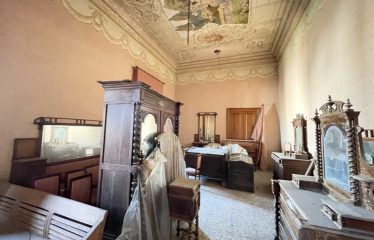 VILLA STORICA CON AMPIO GIARDINO ED AMPIA METRATURA – Squinzano (Le), Via Gianfilippe