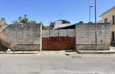 TERRENO EDIFICABILE RECINTATO IN CENTRO – Squinzano (Le), Via G. Mazzini ang. Via S. Giovanni