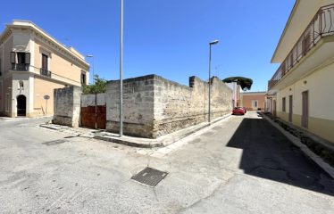 TERRENO EDIFICABILE RECINTATO IN CENTRO – Squinzano (Le), Via G. Mazzini ang. Via S. Giovanni