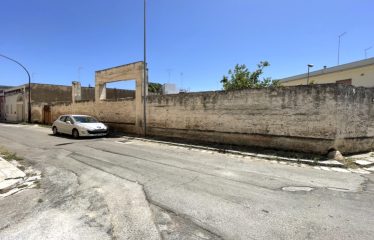 TERRENO EDIFICABILE RECINTATO IN CENTRO – Squinzano (Le), Via G. Mazzini ang. Via S. Giovanni