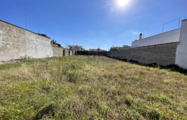 TERRENO EDIFICABILE RECINTATO CON AFFACCIO SU DUE STRADE &ndash; Squinzano (Le), via Copernico