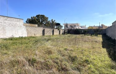 TERRENO EDIFICABILE RECINTATO CON AFFACCIO SU DUE STRADE &ndash; Squinzano (Le), via Copernico