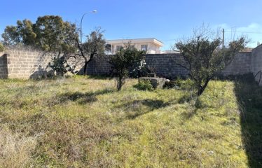 TERRENO EDIFICABILE RECINTATO CON AFFACCIO SU DUE STRADE &ndash; Squinzano (Le), via Copernico