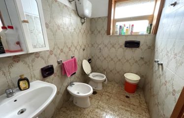 VILLA CON GIARDINO E GARAGE – Squinzano (Le), Via Kennedy