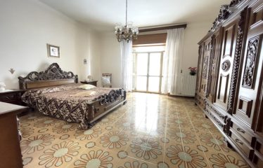 VILLA CON GIARDINO E GARAGE – Squinzano (Le), Via Kennedy