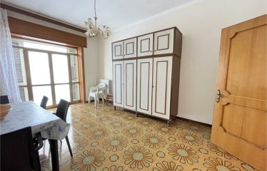 VILLA CON GIARDINO E GARAGE – Squinzano (Le), Via Kennedy