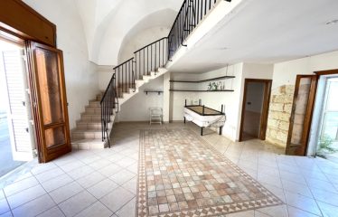 ABITAZIONE INDIPENDENTE CON POTENZIALITA&rsquo; COMMERCIALI &ndash; Squinzano (Le), Via Dante
