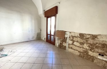 ABITAZIONE INDIPENDENTE CON POTENZIALITA&rsquo; COMMERCIALI &ndash; Squinzano (Le), Via Dante