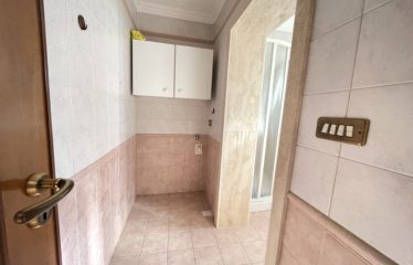 ABITAZIONE INDIPENDENTE CON POTENZIALITA&rsquo; COMMERCIALI &ndash; Squinzano (Le), Via Dante