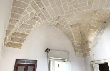 ABITAZIONE INDIPENDENTE CON POTENZIALITA&rsquo; COMMERCIALI &ndash; Squinzano (Le), Via Dante