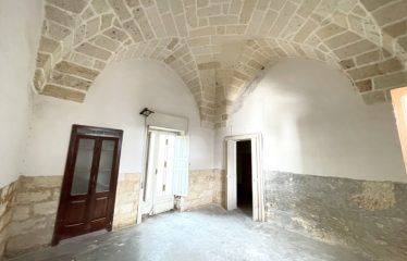 ABITAZIONE INDIPENDENTE CON POTENZIALITA&rsquo; COMMERCIALI &ndash; Squinzano (Le), Via Dante