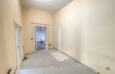 ABITAZIONE INDIPENDENTE CON POTENZIALITA&rsquo; COMMERCIALI &ndash; Squinzano (Le), Via Dante