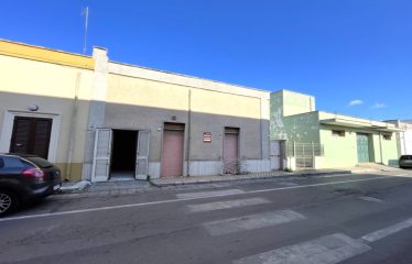 ABITAZIONE INDIPENDENTE CON POTENZIALITA&rsquo; COMMERCIALI &ndash; Squinzano (Le), Via Dante