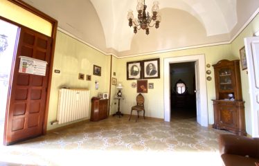 ABITAZIONE INDIPENDENTE CON VOLTE A STELLA E GIARDINO – Squinzano (Le), Via Nuova