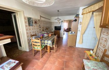 ABITAZIONE INDIPENDENTE CON VOLTE A STELLA E GIARDINO – Squinzano (Le), Via Nuova