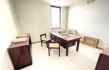 UFFICIO CON BOX AUTO IN CENTRO &ndash; Campi Salentina(Le), Via Pacinotti