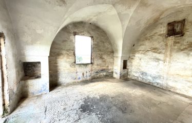 TERRENO AGRICOLO CON FABBRICATO RURALE – Squinzano (Le), via Faraschita