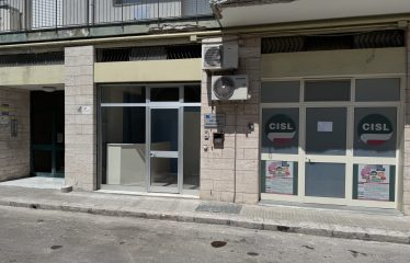 LOCALE COMMERCIALE/UFFICIO – Squinzano (Le), P.zza della Vittoria