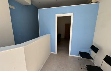 LOCALE COMMERCIALE/UFFICIO – Squinzano (Le), P.zza della Vittoria
