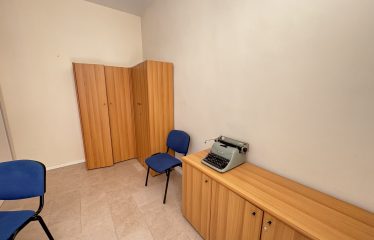 LOCALE COMMERCIALE/UFFICIO – Squinzano (Le), P.zza della Vittoria