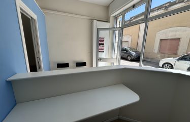 LOCALE COMMERCIALE/UFFICIO – Squinzano (Le), P.zza della Vittoria