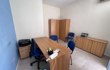 LOCALE COMMERCIALE/UFFICIO – Squinzano (Le), P.zza della Vittoria
