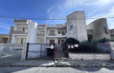 ABITAZIONE PIANO 1° CON AREA SOLARE – Arnesano (Le), via Materdomini 74