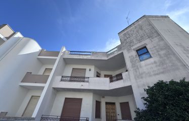 ABITAZIONE PIANO 1° CON AREA SOLARE – Arnesano (Le), via Materdomini 74