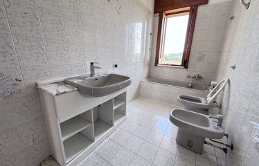 ABITAZIONE PIANO 1° CON AREA SOLARE – Arnesano (Le), via Materdomini 74